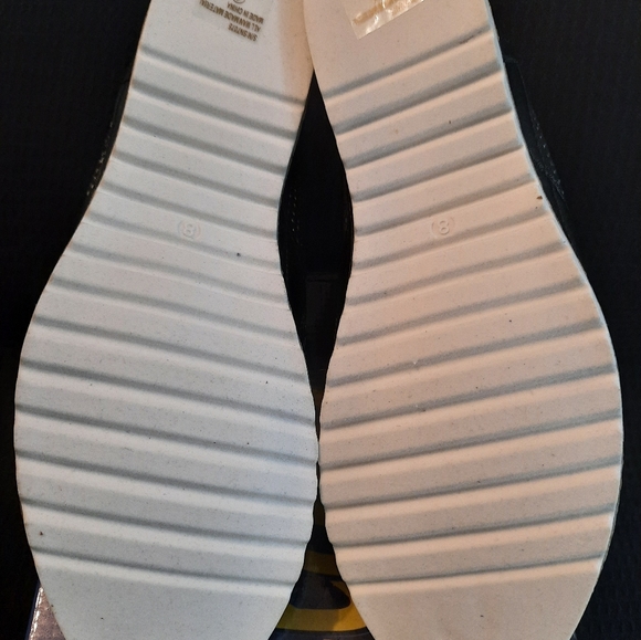 Women's Shoes - Picture 4 of 4